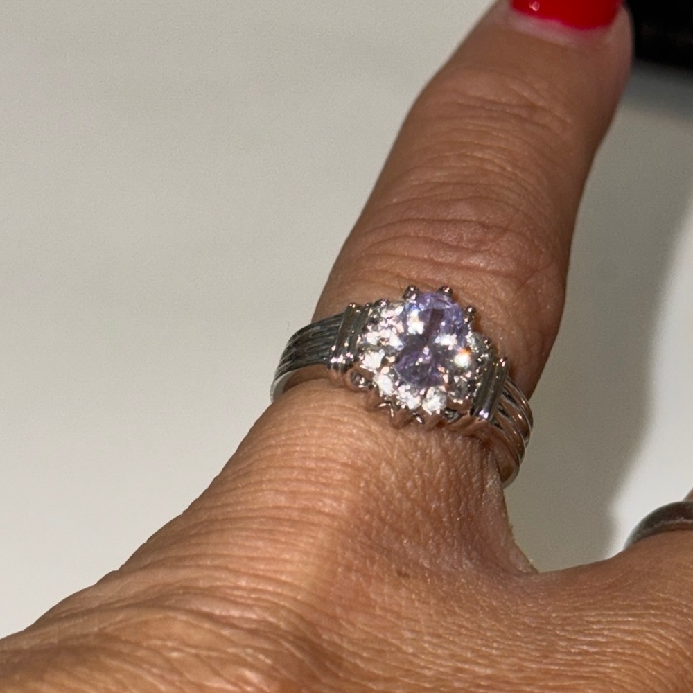 14k HGE Elegant Silver Ring wPurple Gemstone